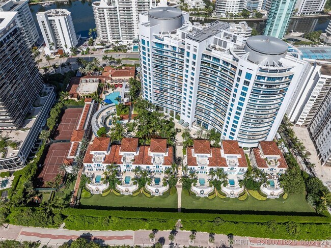 Building Photo - 5959 Collins Ave