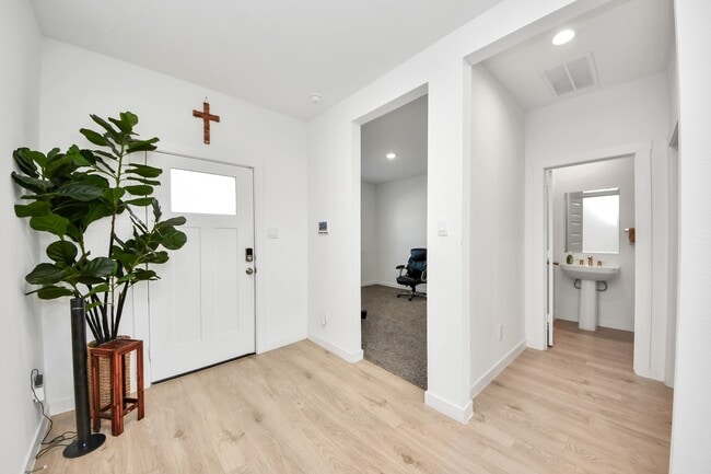 Building Photo - 30119 Gallatin River Ln