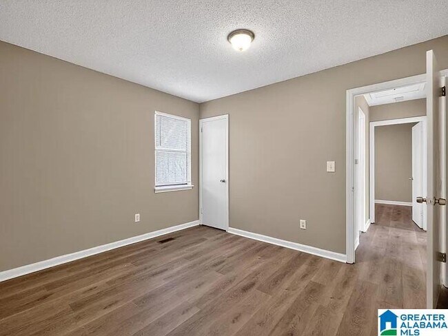 Building Photo - 3031 Apple Valley Ln