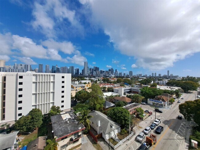 Building Photo - 120 SW 8th Ave