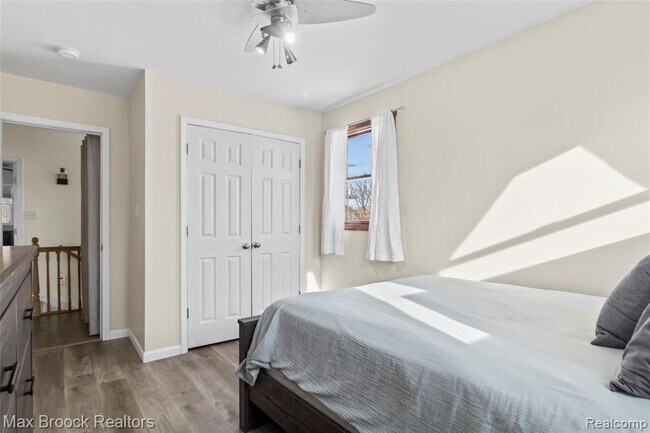 Building Photo - 3020 Grove St