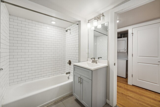 Building Photo - 4300 Chestnut St