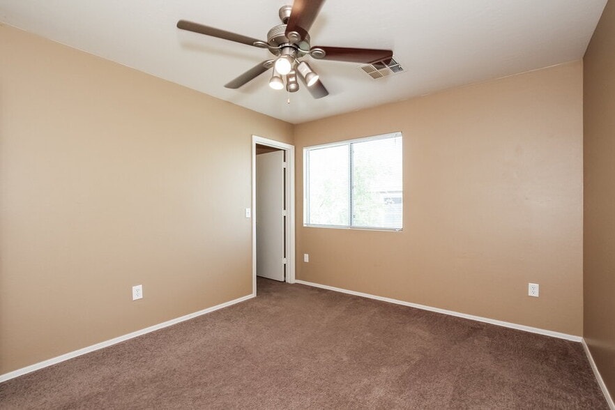 Building Photo - 13519 W San Juan Ct