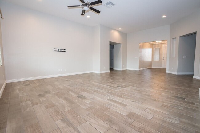 Building Photo - Executive home in The Estates at Holiday! ...