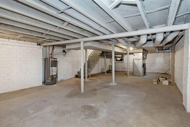 Building Photo - 161 E Dublin Granville Rd