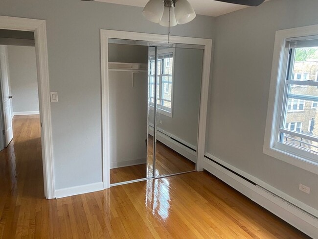 Building Photo - 7361 N Ridge Blvd