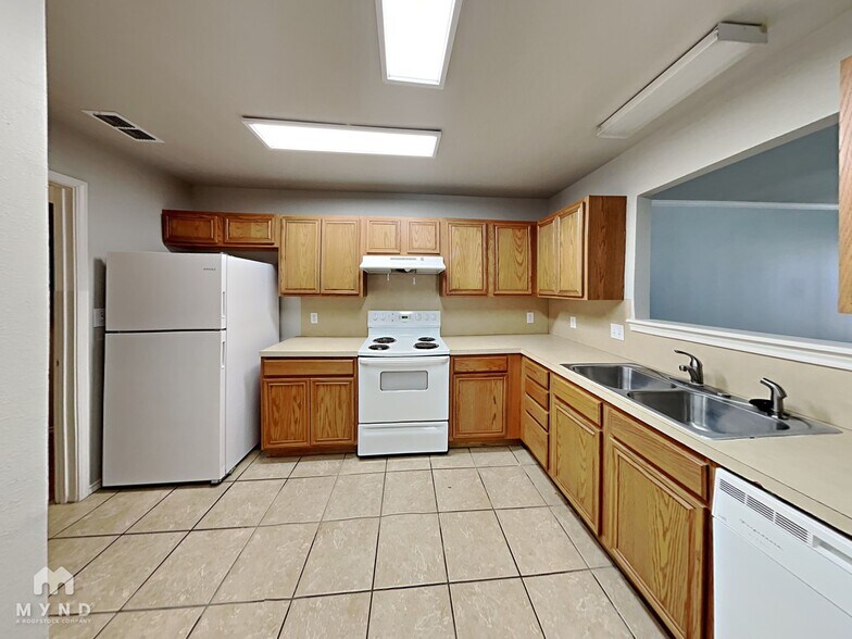 Building Photo - 524 N Brentwood Ave