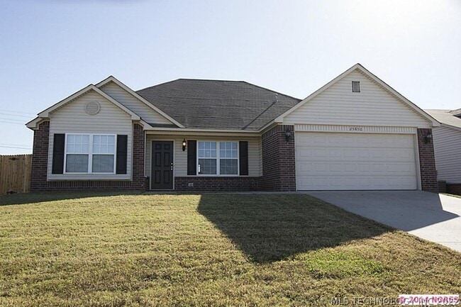 Primary Photo - Beautiful 3 Bed 2 Bath Home with New Plank...