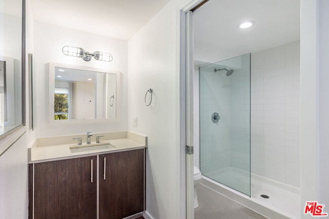 Building Photo - 4215 Glencoe Ave