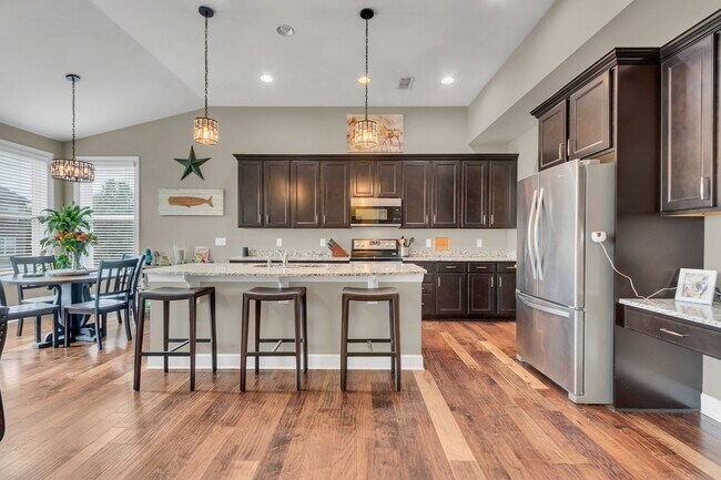 Building Photo - 1060 Harvey Springs Dr