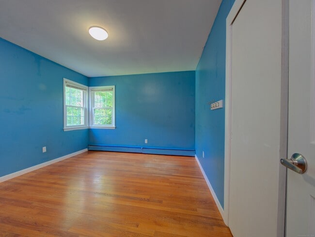 Building Photo - 24 Larchmont Terrace