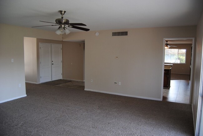 Building Photo - 5701 Daggett Ave