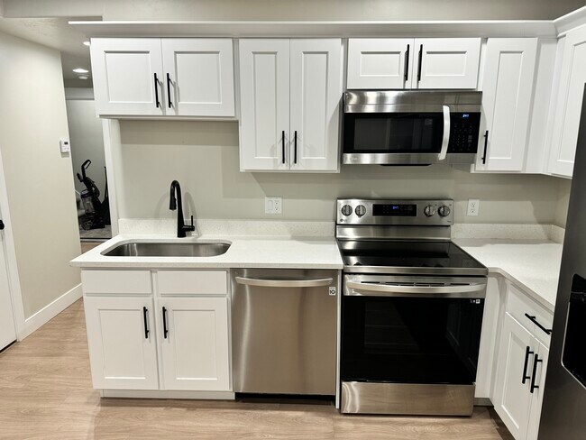Kitchen - 88 S Hayata Ln
