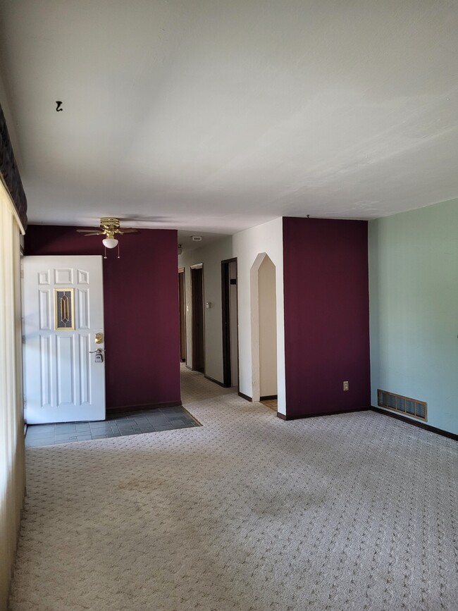 Building Photo - 2215 New Hampshire St