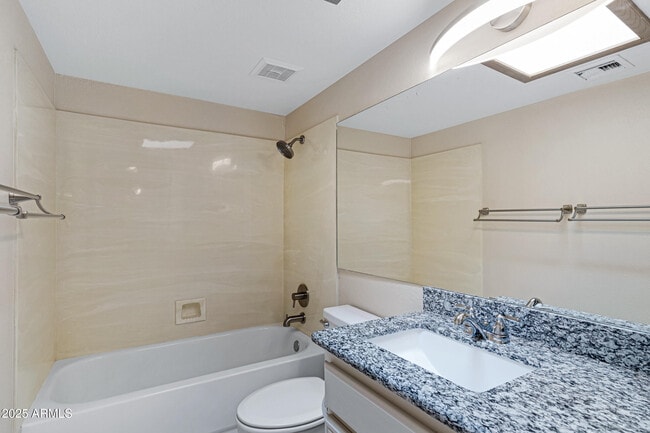 Building Photo - 6503 N 10th Pl