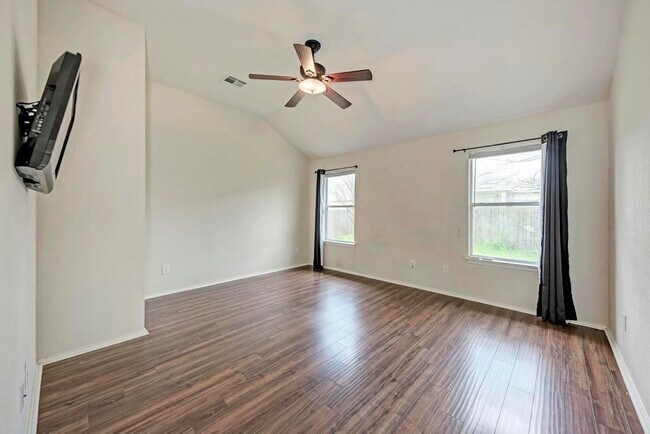 Building Photo - 1124 Alexandria Way