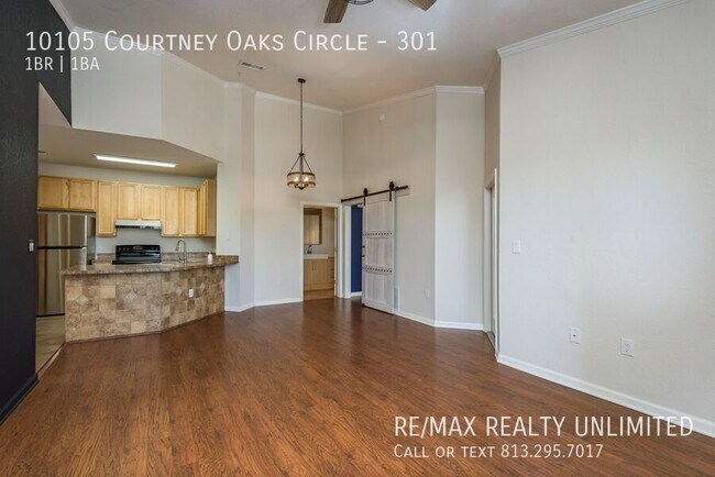 Building Photo - 10105 Courtney Oaks Cir