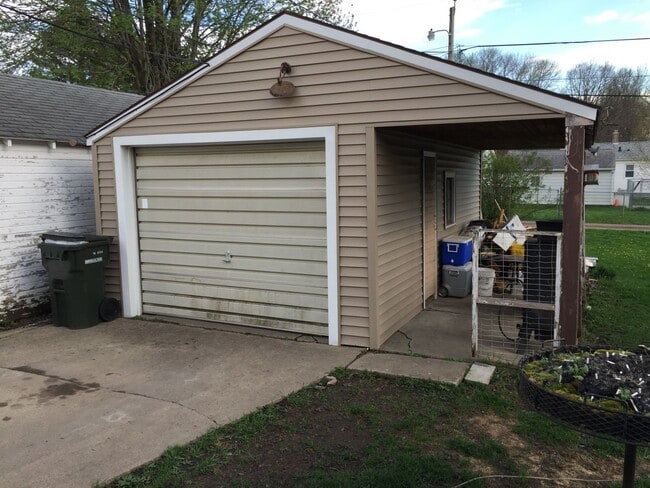 Building Photo - 1126 Lorraine Ave