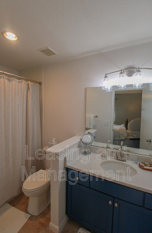 Building Photo - 271 Alexandra Dr