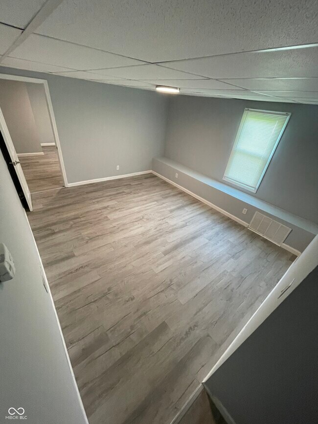 Building Photo - 15 N Riley Ave