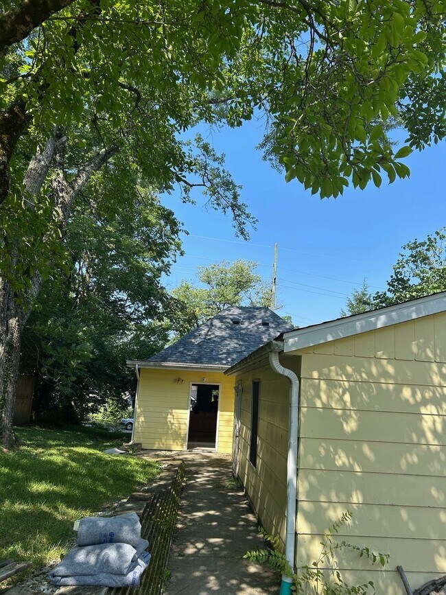Building Photo - Bungalow Near Downtown Bloomington – 3 Bed...