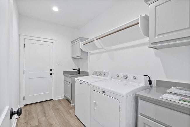 Building Photo - 5036 Mooney Fls Dr