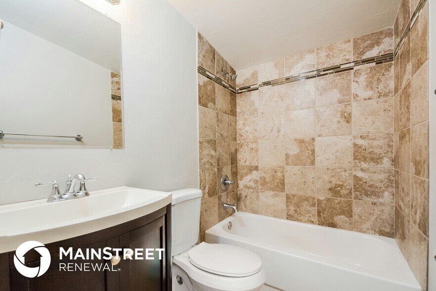 Building Photo - 1702 S Avenida Del Sol