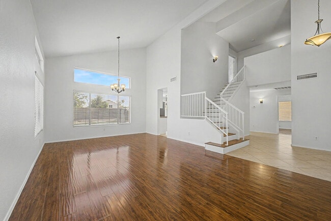 Building Photo - 1513 W Lark Dr