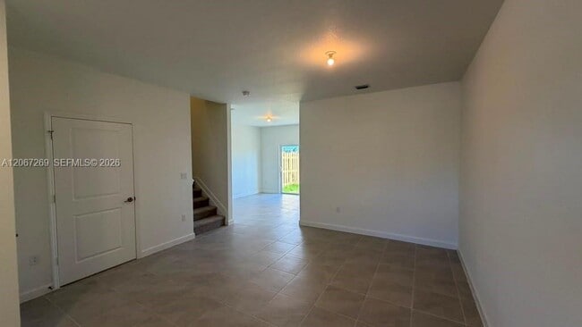 Building Photo - 2537 SE 25th Ct