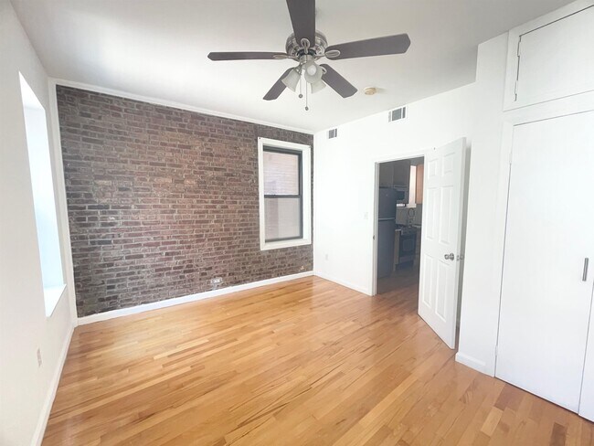 Building Photo - 163 Baldwin Ave