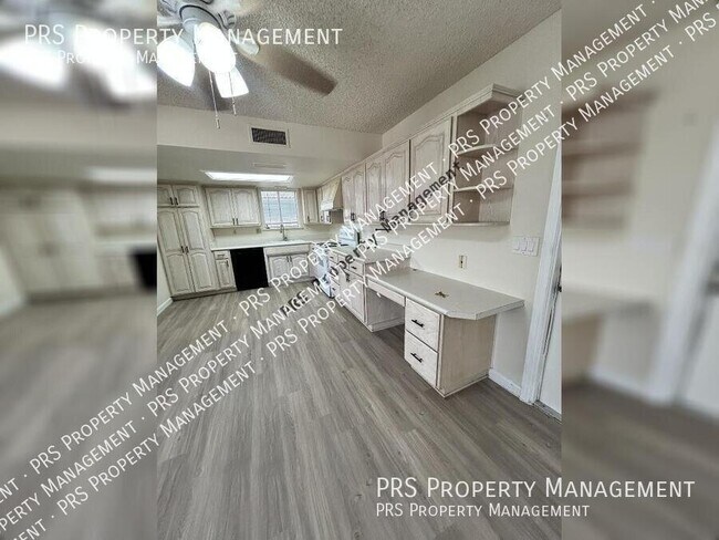 Building Photo - 711 N Oracle Cir