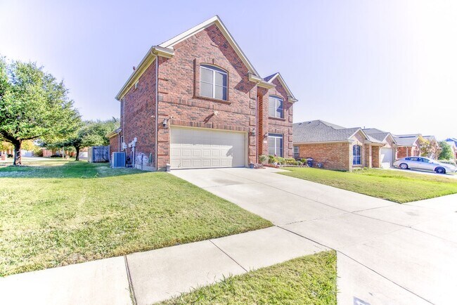 Building Photo - Beautifully Maintained 4 bed/3bath 2 Story...