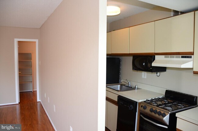 Building Photo - 2500 N Van Dorn St