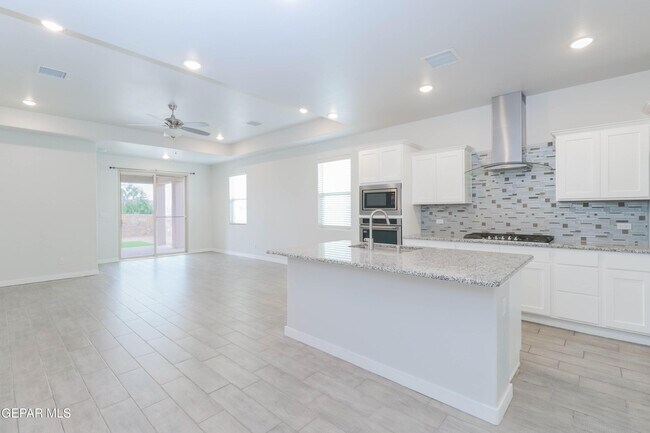 Building Photo - 12832 Haxby St