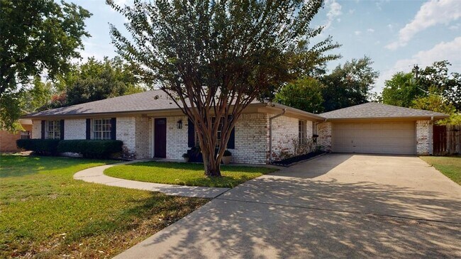 Building Photo - 3800 Windridge Dr