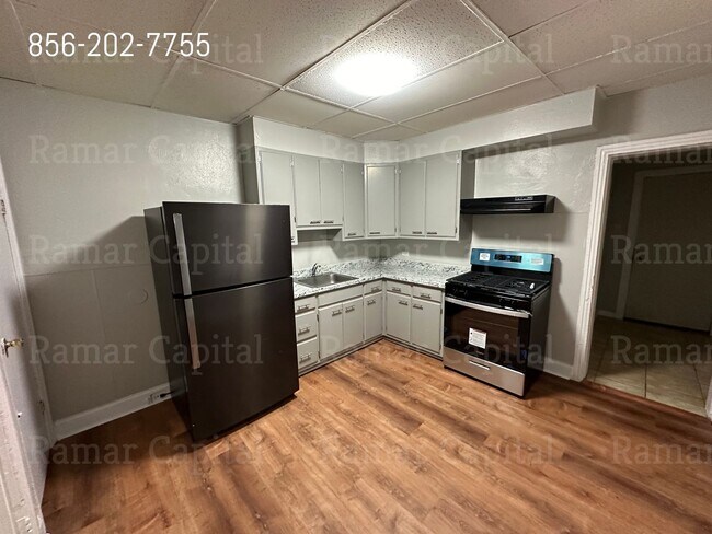 Building Photo - 912 Mt Ephraim Ave