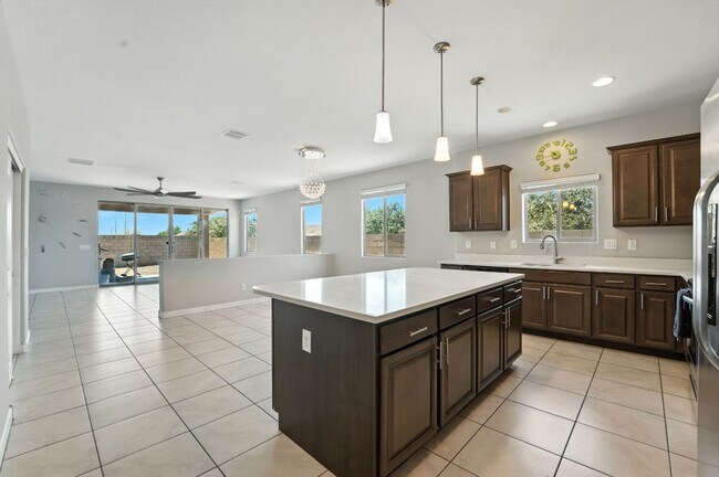 Building Photo - Welcome to this stunning 3-bedroom, 2-bath...