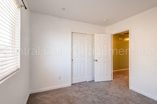 Building Photo - 3 Bedroom/2 Bath Home in Tyner Ranch - $22...