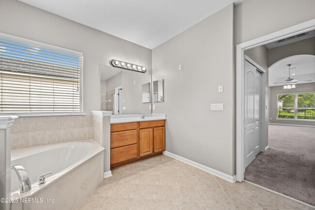 Building Photo - 932 Gallier Pl