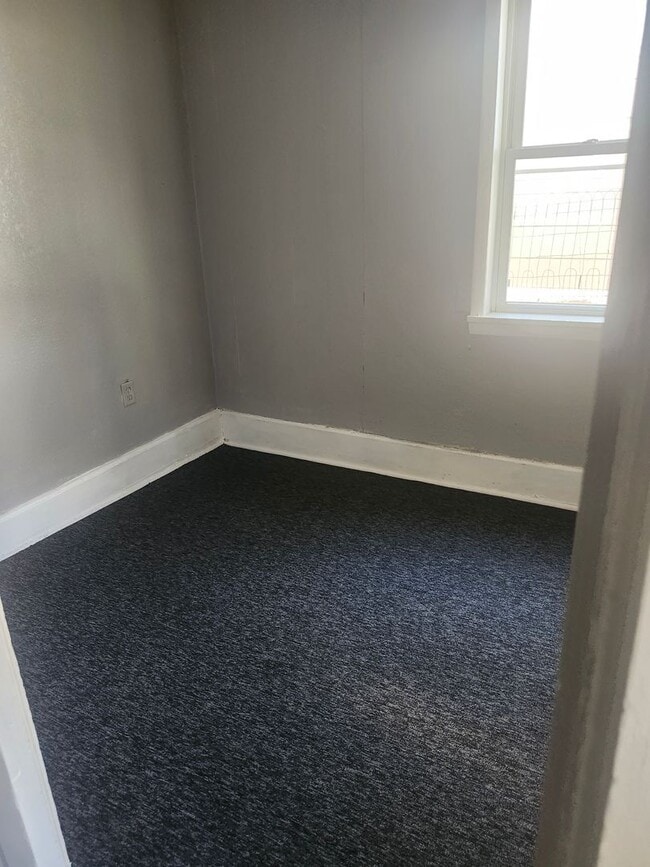 Building Photo - 2562 S 9th St