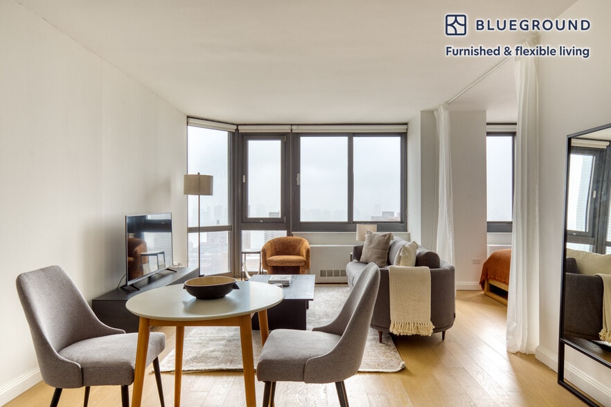 Building Photo - 105 Duane St