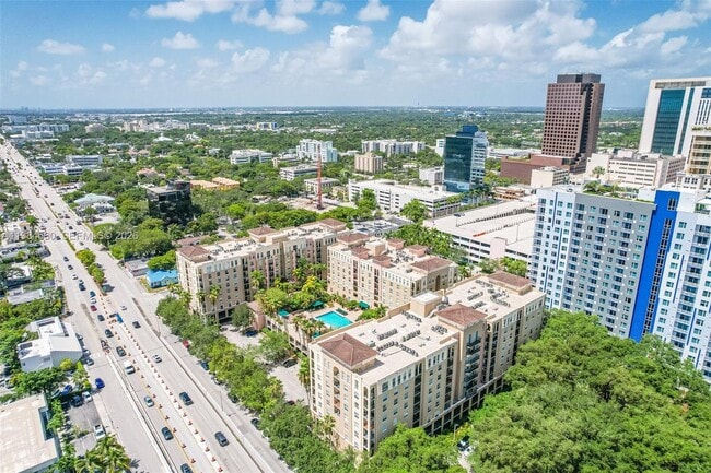 Building Photo - 520 SE 5 Ave