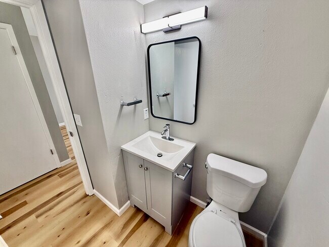 Building Photo - 830 White Oak Dr