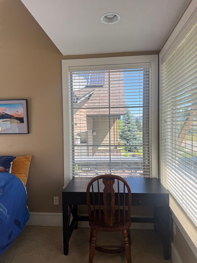 Building Photo - Rare Find- Home for Rent in the Knolls Community