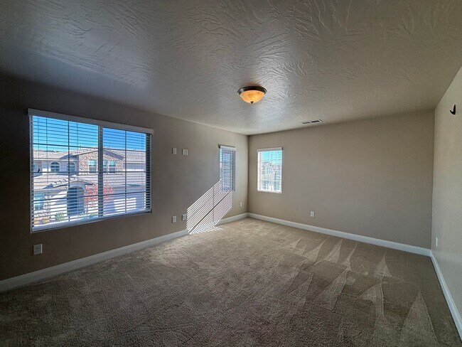 Building Photo - Beautiful 3 Bedroom Home - Casitas at Sienna Hills