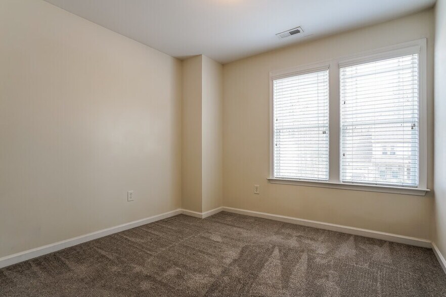 Building Photo - 4812 Landover Ridge Dr