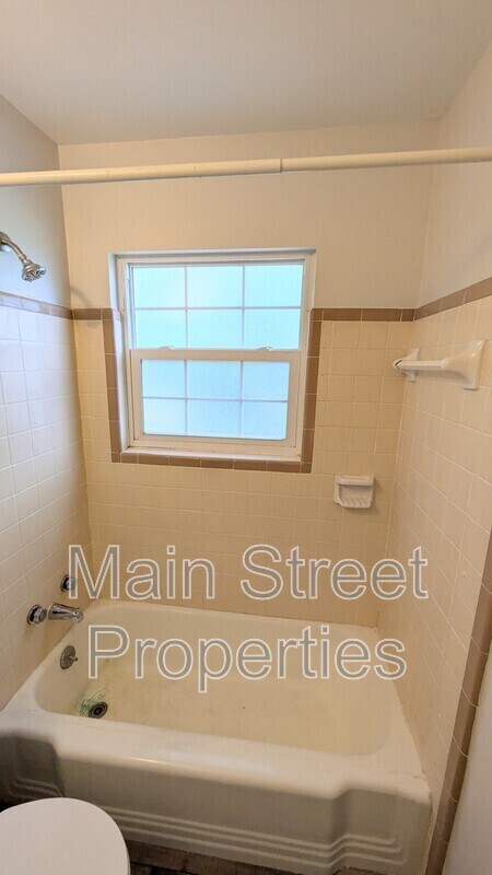 Building Photo - 2117 Pullman Cir