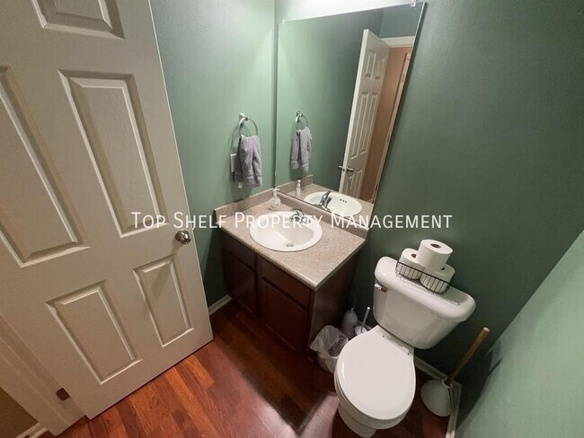 Building Photo - 332 NW Driftwood Dr