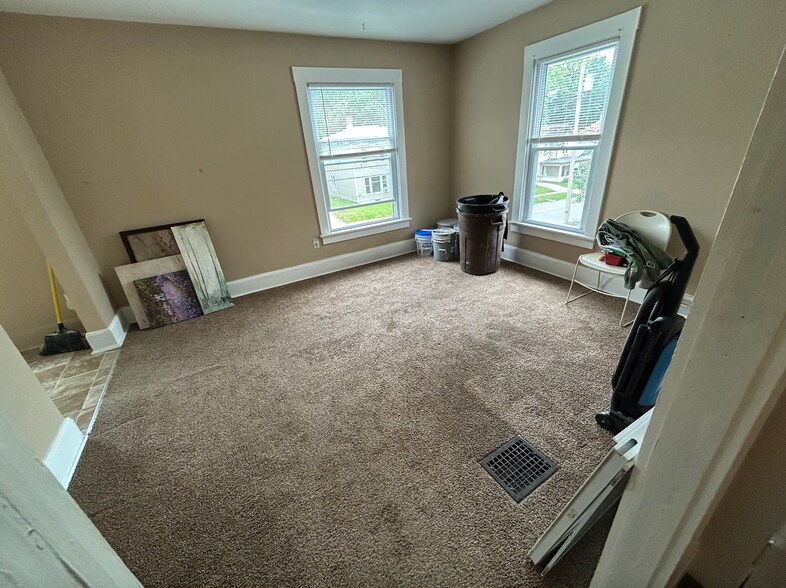 2nd Floor Livingroom - 652 N Bever St