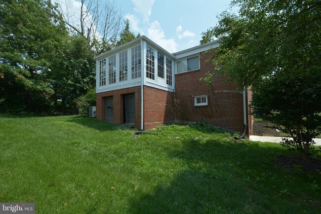Building Photo - 9 Tecumseh Dr